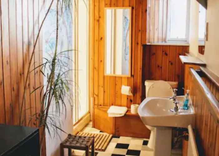 Traditional Oer The Meadows * Edinburgh