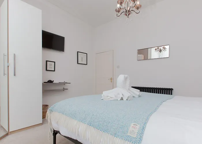 Beautifully Modernised New Town