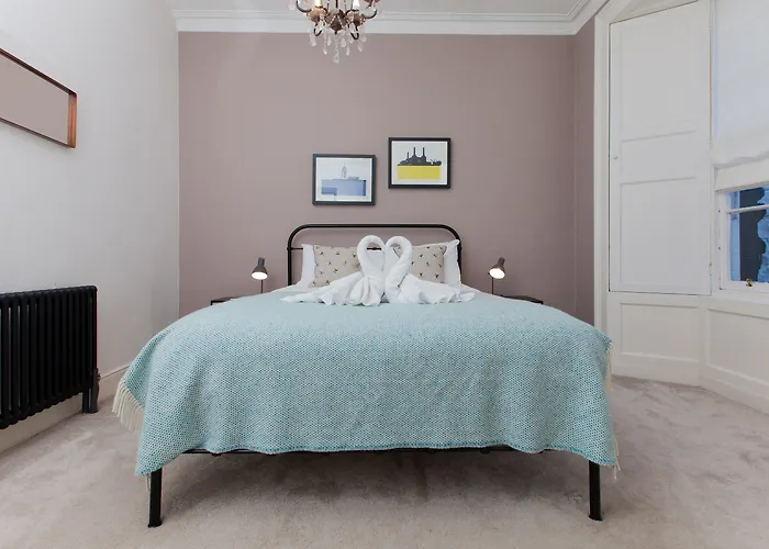 Beautifully Modernised New Town Daire Edinburgh