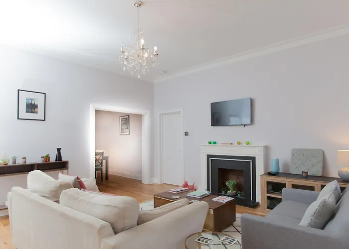 Beautifully Modernised New Town Daire