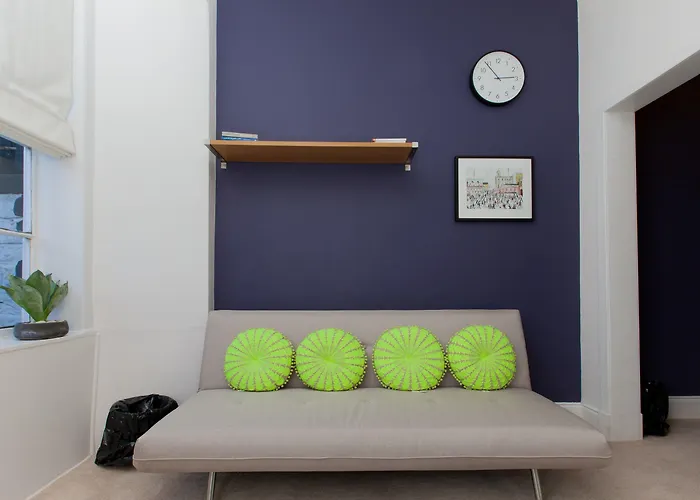 Beautifully Modernised New Town Daire