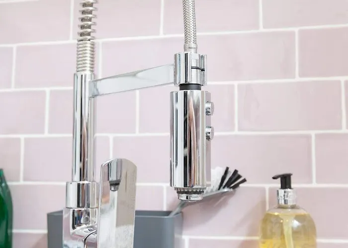 Beautifully Modernised New Town Daire *