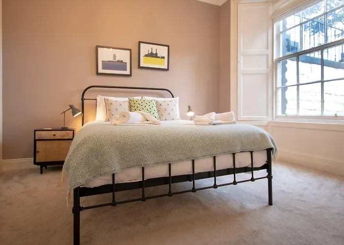 Beautifully Modernised New Town Daire Edinburgh