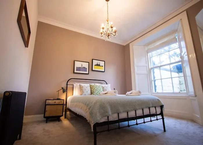 Beautifully Modernised New Town *