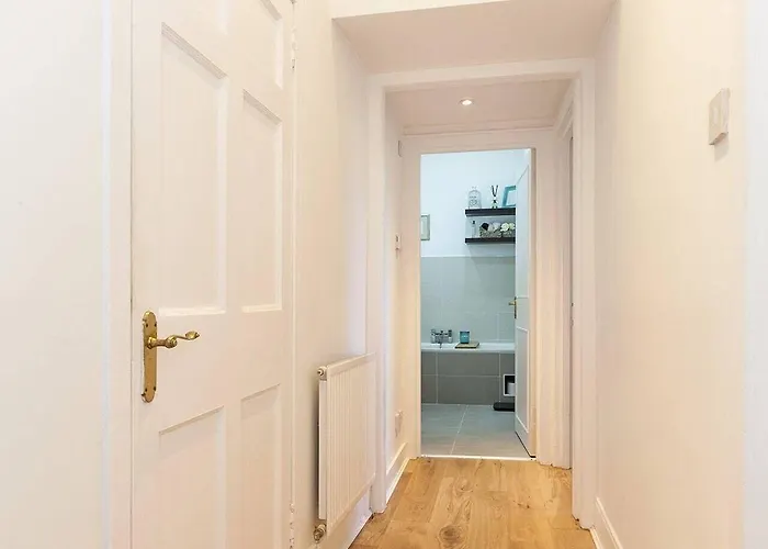 Beautifully Modernised New Town Daire