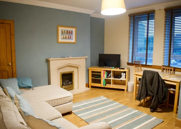 Newly Refurbed With Free Parking *