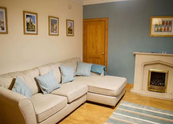 Newly Refurbed With Free Parking