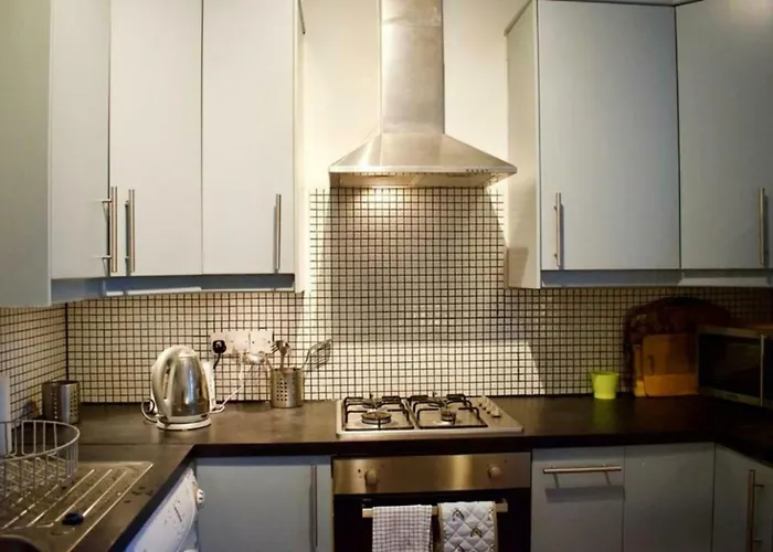 3 Bedroom Next To Leafy Meadows *