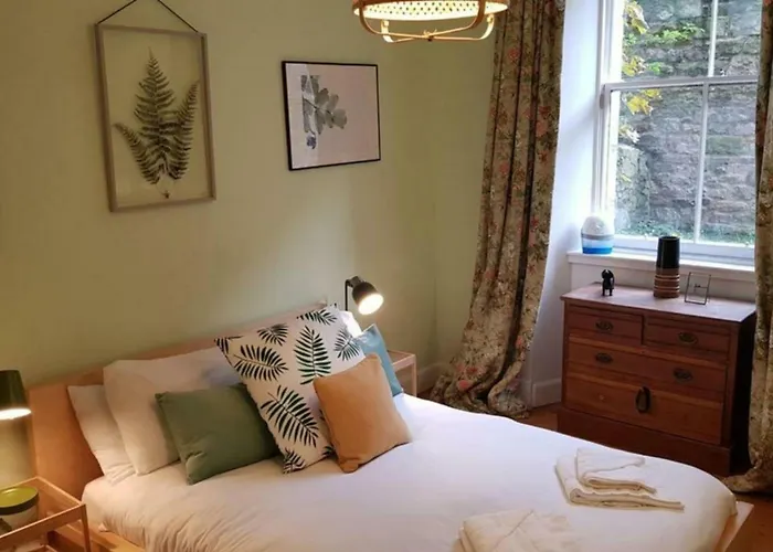 דירה 3 Bedroom Next To Leafy Meadows