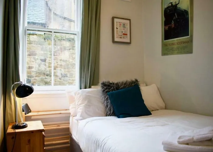 3 Bedroom Next To Leafy Meadows דירה אדינבורו