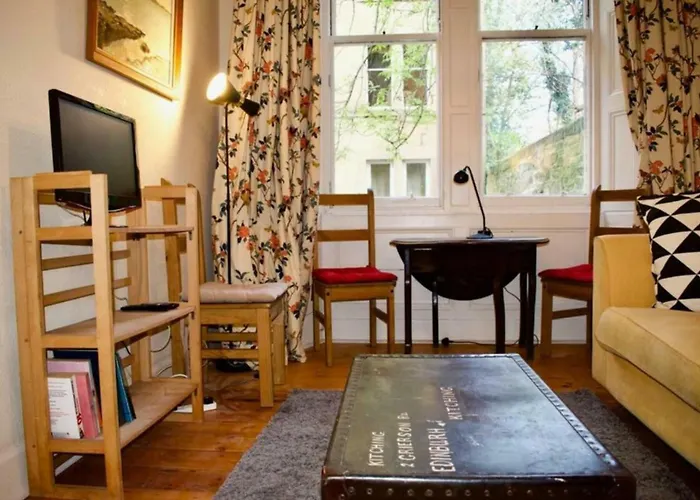 Apartament 3 Bedroom Next To Leafy Meadows *