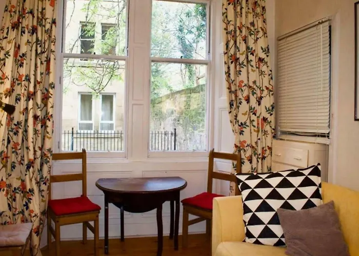 Apartament 3 Bedroom Next To Leafy Meadows Edynburg