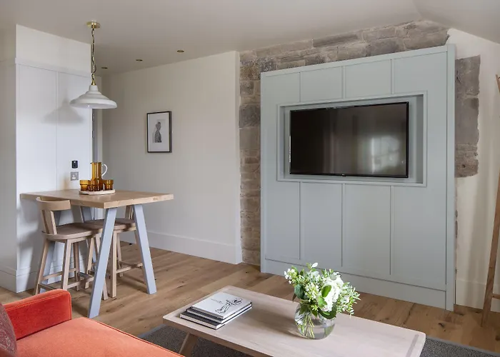 Abbey Apartments, At Holyrood 4*