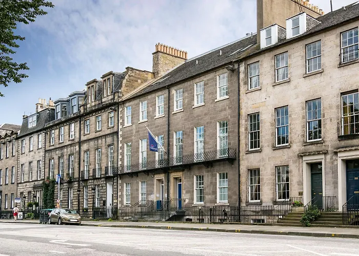 Travelodge Queen Street 3*