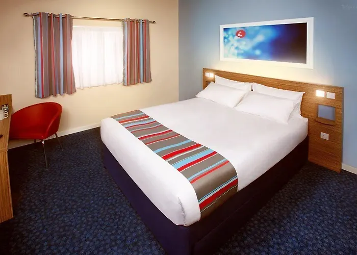 Travelodge Queen Street Hotel 3*