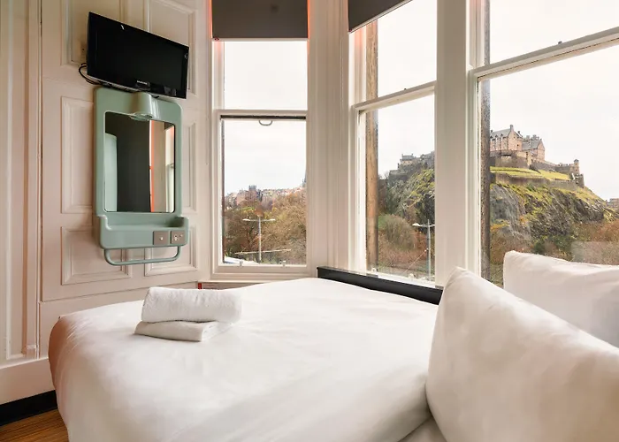 Easyhotel 2*