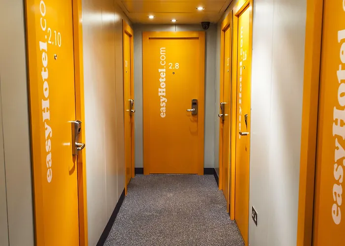 Easyhotel Hotel 2*