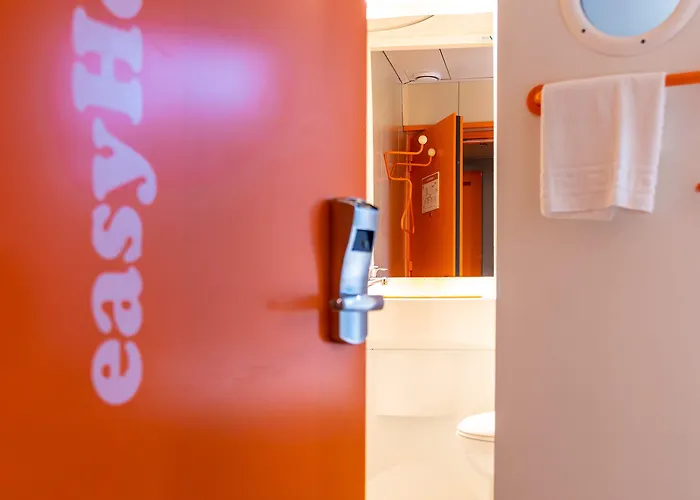 Easyhotel 2*
