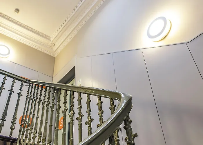 Easyhotel Отель