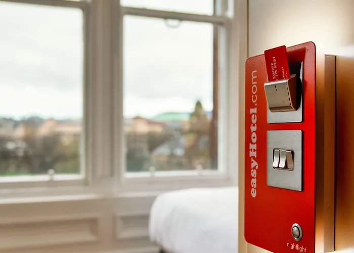 Отель Easyhotel