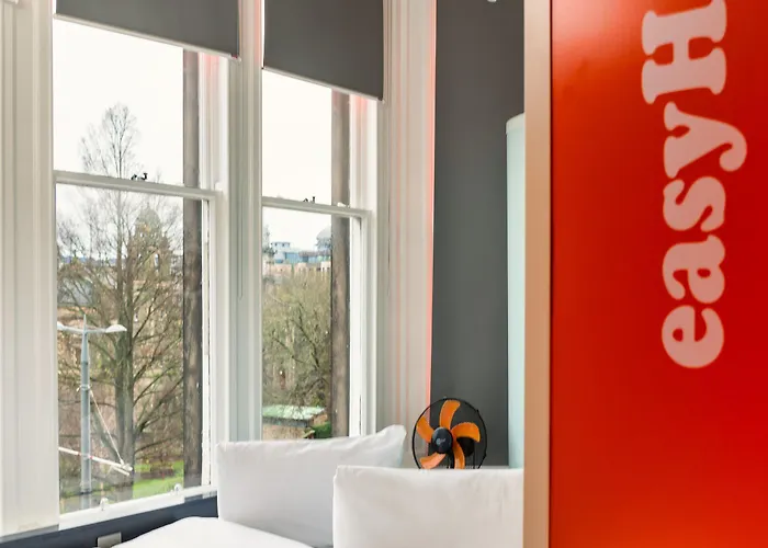 Easyhotel Отель