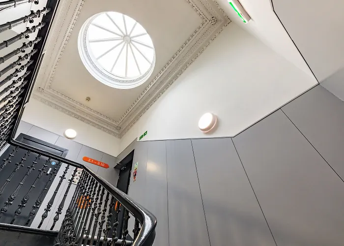 Easyhotel Hotel 2*