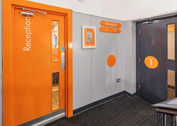 Отель Easyhotel