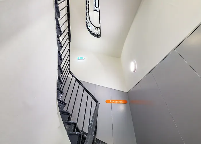 Отель Easyhotel 2*