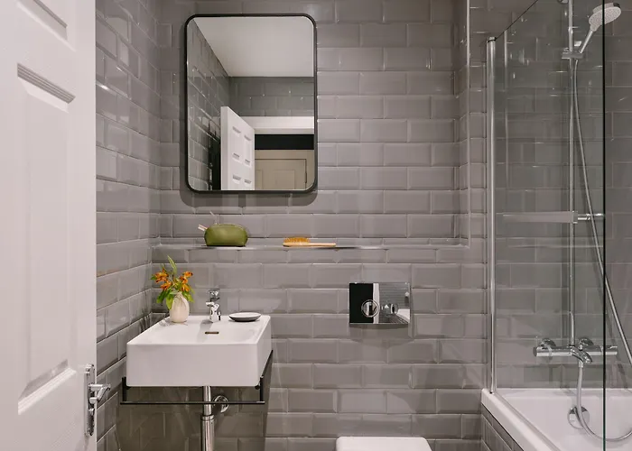 Thistle Royal Garden Aparthotel