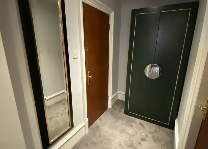 Hotel No6 West Coates 3*