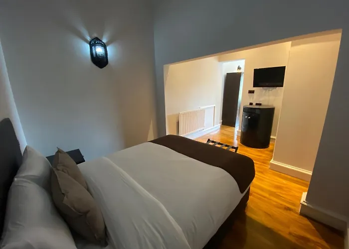 No6 West Coates 3* Edinburgh