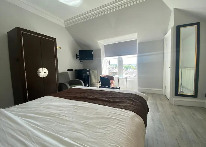 No6 West Coates 3*