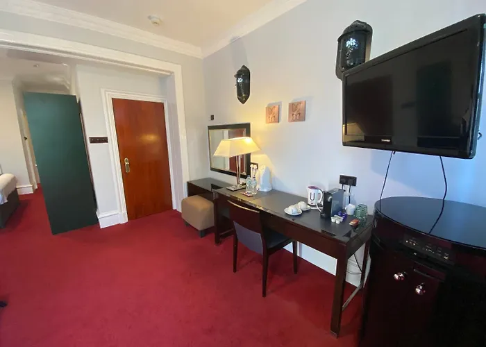 Hotel No6 West Coates 3*