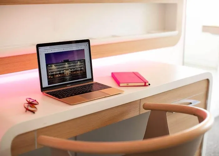 Yotel 4*