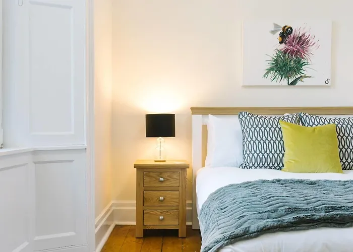 דירה Pleasant Near Princes Street Gardens אדינבורו