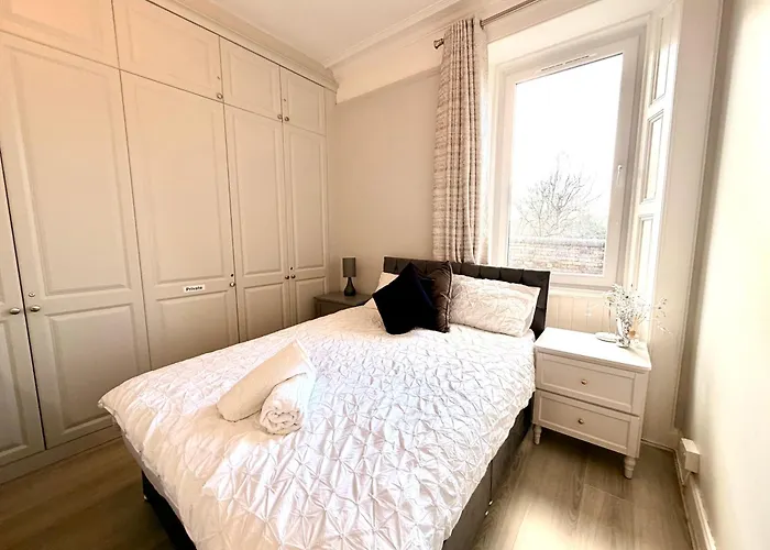 Immanuel House - Modern Luxury Victorian 1872 - Free Parking & Superfast Fibre Optic Wifi Edinburgh
