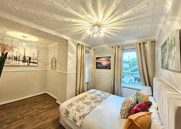 Апартаменты Craigietinny Road Apartment- 3 Beds *