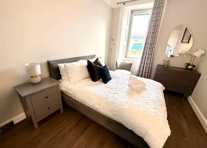 Immanuel House - Modern Luxury Victorian 1872 - Free Parking & Superfast Fibre Optic Wifi * Edinburgh
