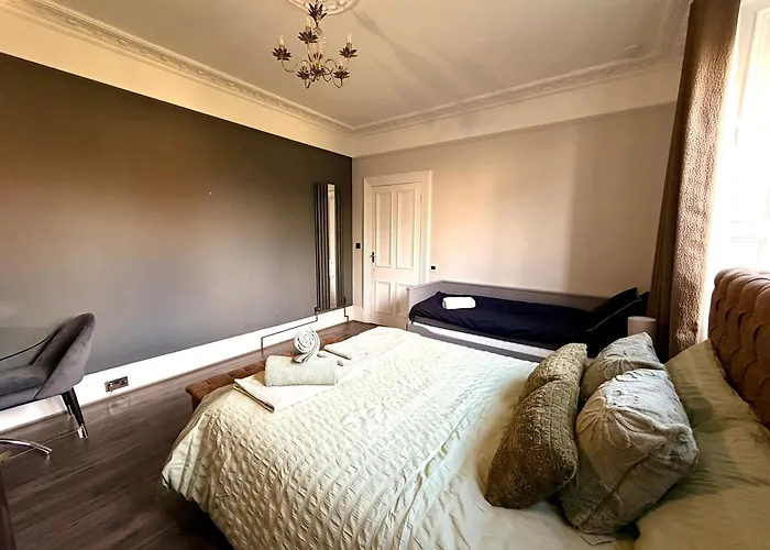 Immanuel House - Modern Luxury Victorian 1872 - Free Parking & Superfast Fibre Optic Wifi Apartment