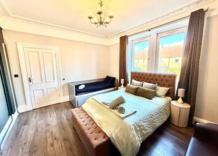 Immanuel House - Modern Luxury Victorian 1872 - Free Parking & Superfast Fibre Optic Wifi * Edinburgh
