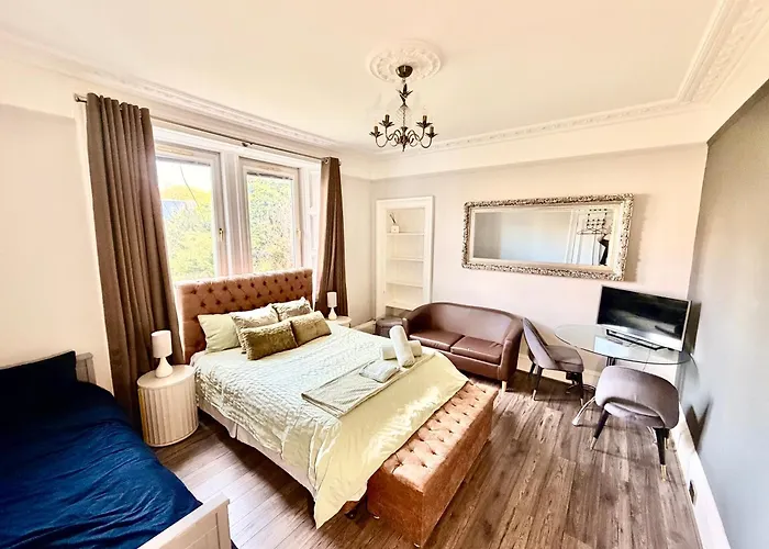 Immanuel House - Modern Luxury Victorian 1872 - Free Parking & Superfast Fibre Optic Wifi Apartment Edinburgh