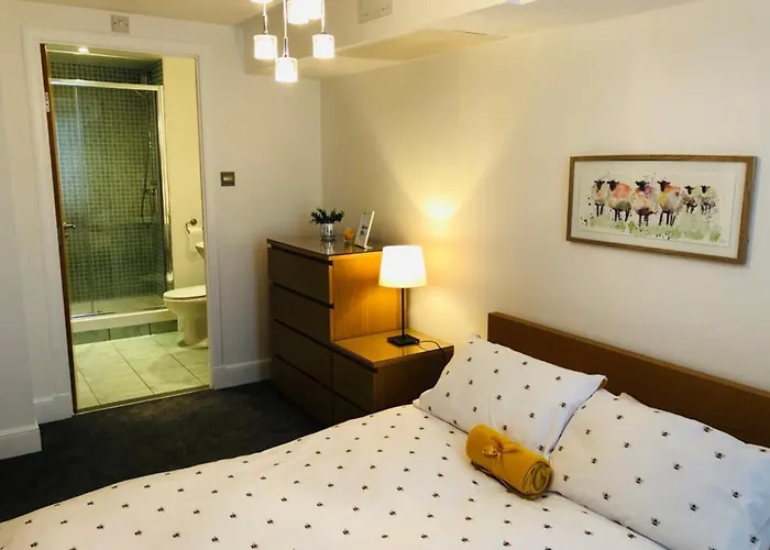 Remarkable 2 Bed In דירה