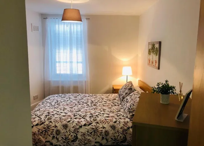Remarkable 2 Bed In דירה *