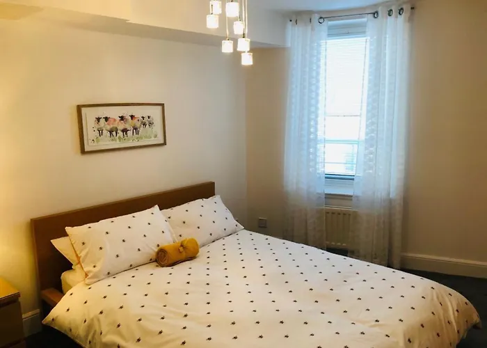 דירה Remarkable 2 Bed In אדינבורו