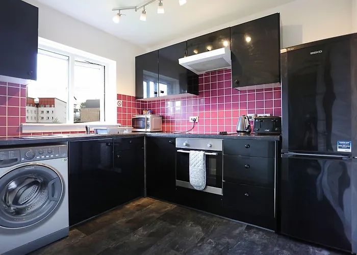 아파트 Ideal Location With Free On-site Private Parking *