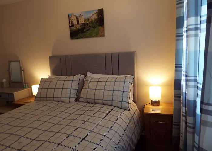 Ideal Location With Free On-site Private Parking 아파트 *