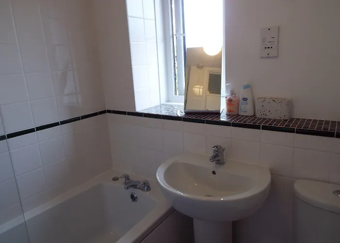 Ideal Location With Free On-site Private Parking 아파트 에든버러
