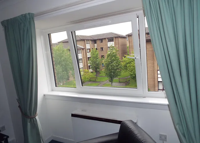 דירה Ideal Location With Free On-site Private Parking