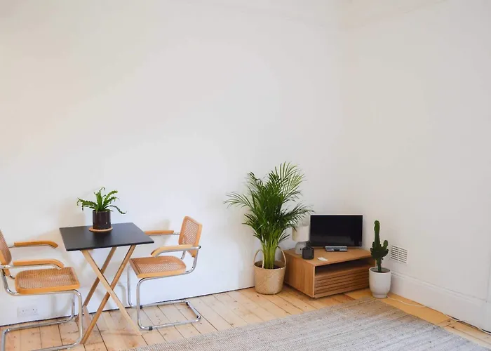 Modern 1 Bedroom Flat In The Heart Of