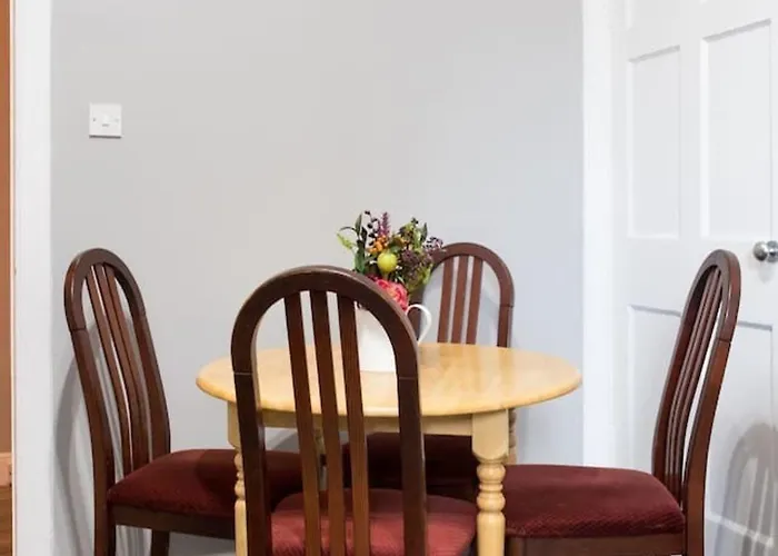 Stunning 2-bed In Apartment Edinburgh